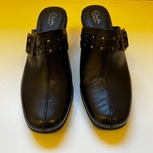 NEW Clarks bendables, boot style